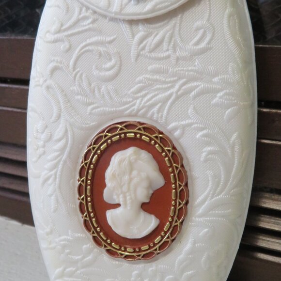 Vintage 6-Piece Travel Manicure Set with Cameo Decor and Mirror Made In England - Picture 2 of 11